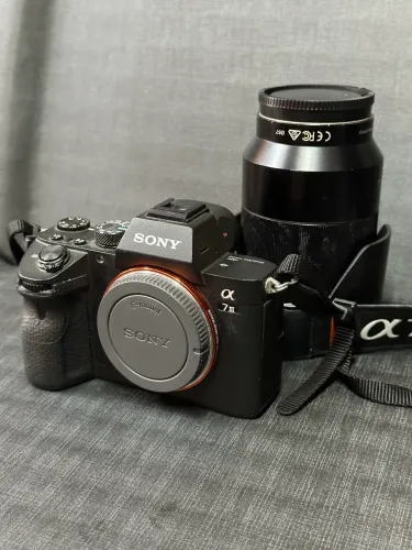 Câmera Sony A7 III + lente Rokinon 35mm f/1.4 AF