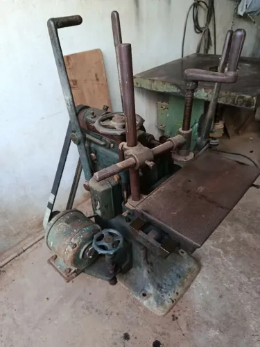 Vendo Furadeira Horizontal usada