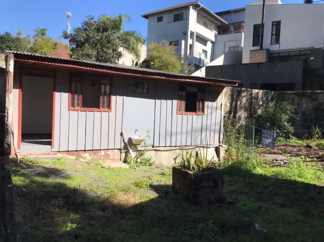 Casa de Madeira para Aluguel - São Lourenço | Curitiba