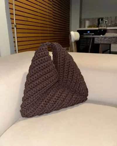 Bolsa de crochê LEIA A LEGENDA