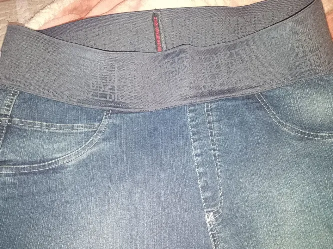 Duas calça jeans feminina com laikra