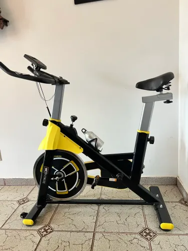 Bicicleta Ergométrica de Spinning WCT Fitness (Roda de Inércia de 8kg)