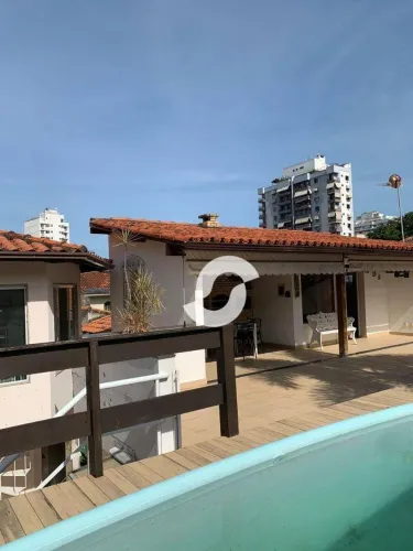 CASA 5 QUARTOS PÉ PEQUENO