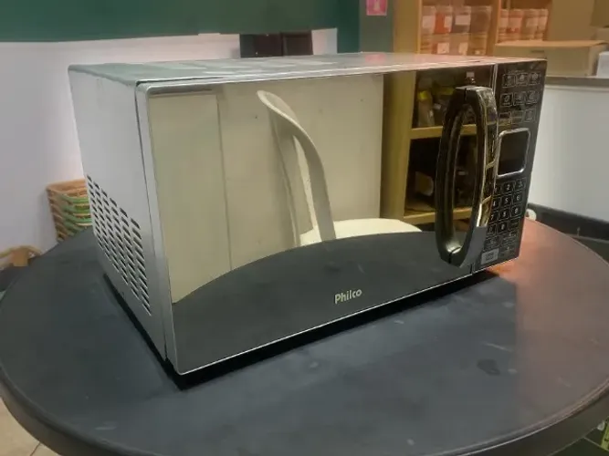 Micro-ondas Philco PME25 25 litros espelhado 127V - usado
