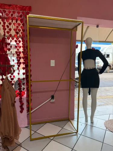 Arara para roupas dourada loja 1metro largura / 2metros altura