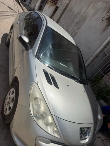Peugeot 207 Sedan Passion XR 1.4 Flex 8V 4P 2013