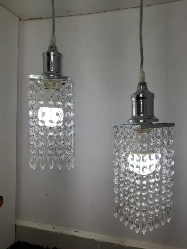 Luminária Pendente com base e acabamento em aço cromado e pêndulos de Cristais