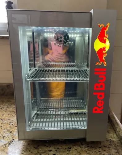 Mini Geladeira Red Bull Baby Cooler 2020 - Original (110V)