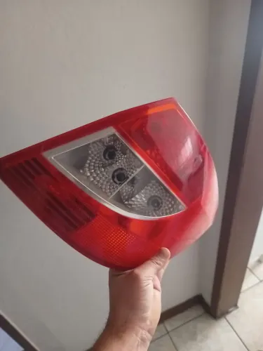 Lanterna traseira direita Renault Symbol