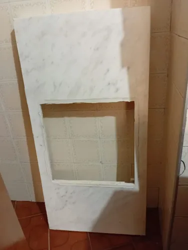 Vendo pedra de pia em marmore branco   novo. Sem uso. 