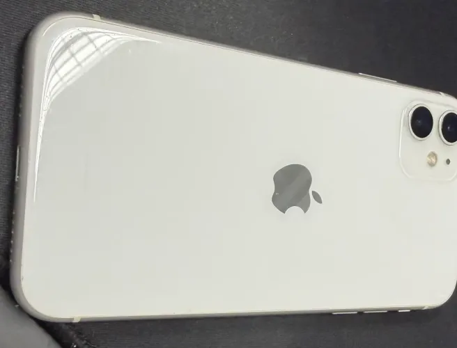 iPhone 11 64gb Branco , único dono , nunca foi aberto 