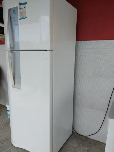 Vendo geladeira eletrolux branca