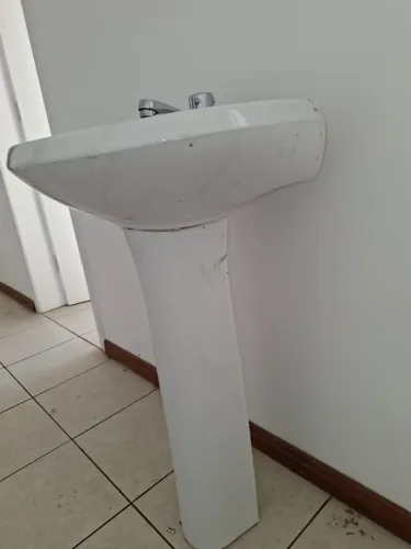 Pia de banheiro  com coluna