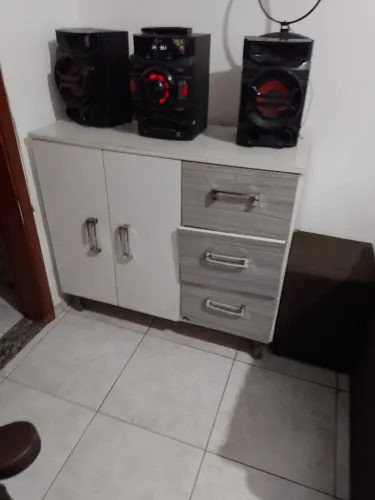 Vendo aparador de sala pequeno
