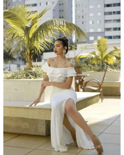 Vestido Longo Off White Ombro a Ombro com Fenda - Elegante
