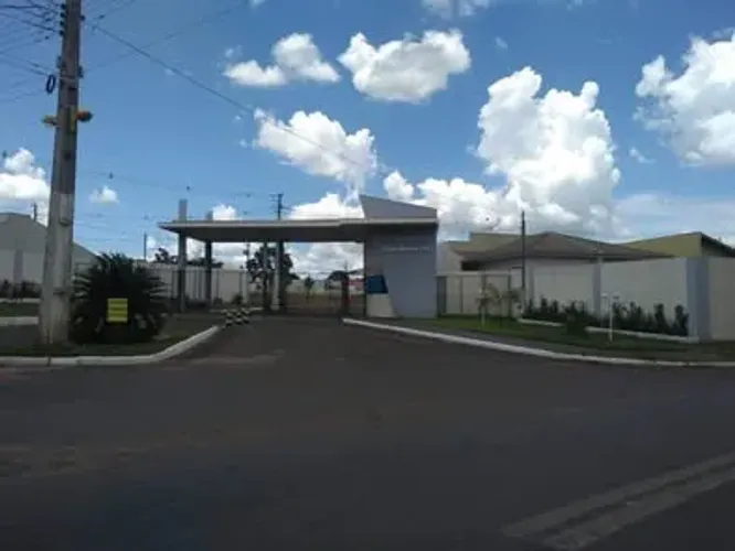 OPORTUNIDADE: ESQUINA COM POTENCIAL PARA 2 CASAS - 605m²