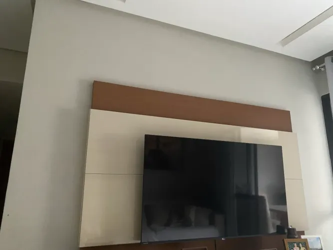 Painel com rack alto padrão