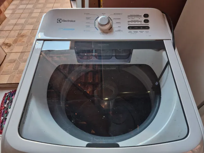 Máquina de lavar ELECTROLUX 17kg EssentialCare - retirada de peças