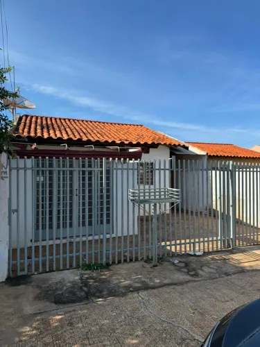 Oportunidade direto com proprietário, casa com ponto comercial! Aceito veículo na troca 