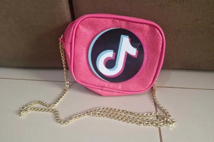 Kit meninas - bolsinha tik tok e furby pelúcia
