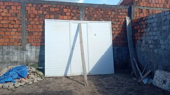 Portão deslizante em alumínio dupla face