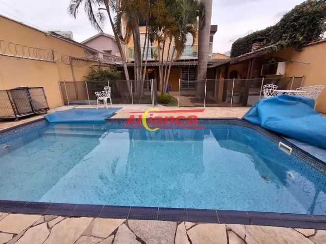 Sobradoà venda 4 Quartos - 2 Suíutes com Piscina 470 m² - 4 vagas na Vila Galvão