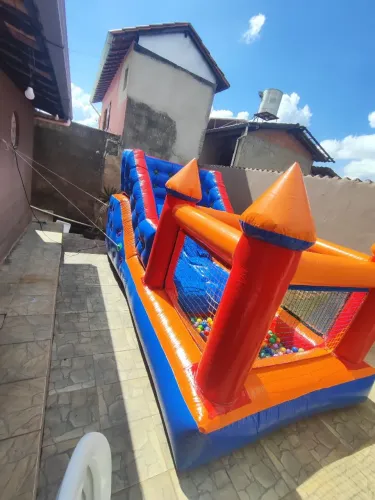 Pula pula inflável, piscina de bolinha e outros brinquedos para locação 
