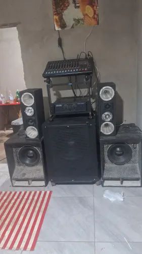 Vendo este equipamento de som montado para evento