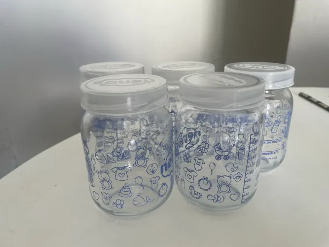 Potes de vidro para leite materno