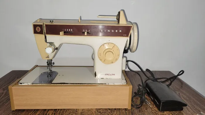 Máquina de Costura Singer 248 Facilita Vintage - Completa + Acessórios