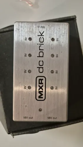 Fonte para 10 pedais mxr dc brick