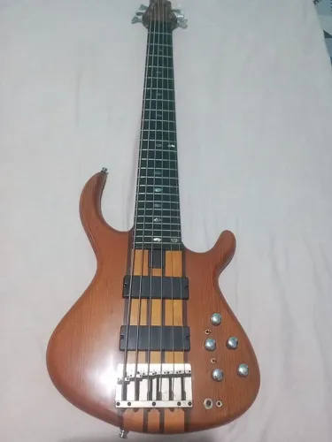 Baixo Luthier Ladessa 6 cordas EMG