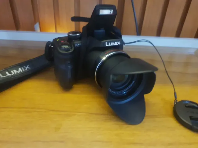 Camera digital Lumix FZ150