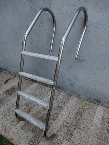 Escada para piscina