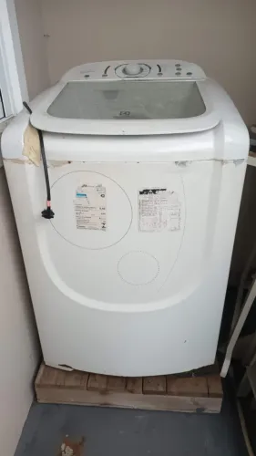 Maquina de Lavar Eletrolux 15KG ( com defeito no giro do Cesto )