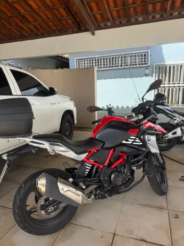 BMW g310s vermelha