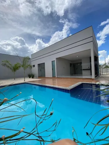 Casa de Alto Padrão 3 Suítes, sendo suíte master com closet no bairro Lirios do Campo (ao 