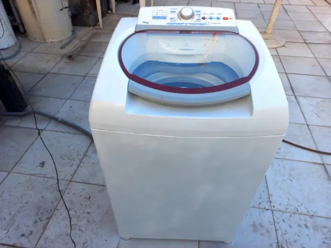 MÁQUINA DE LAVAR ROUPAS BRASTEMP 11KG