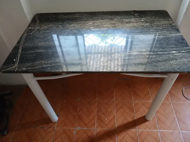 Mesa granito R$ 400
