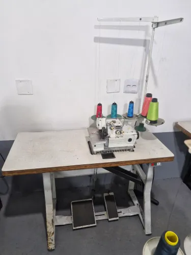 3 máquinas de costura industrial