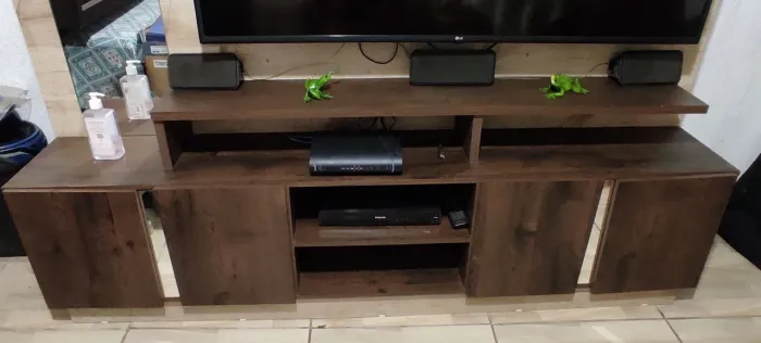 vendo um rack pra tv de até 65 polegadas 