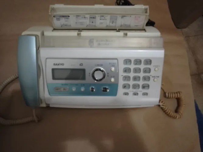 Telefone Fax + Telefone Sanyo antigos + Camiseta Karl Marx Yellow 