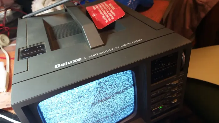 televisão portátil 5 POLEGADAS mais radio AM, FM, leia
