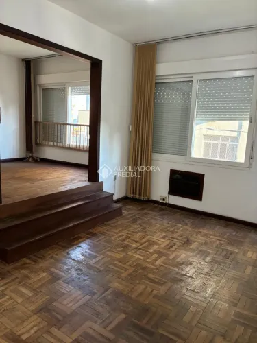 LOCALIZAÇÃO EXCELENTE, AGUARDANDO UMA RENOVAÇÃO!!