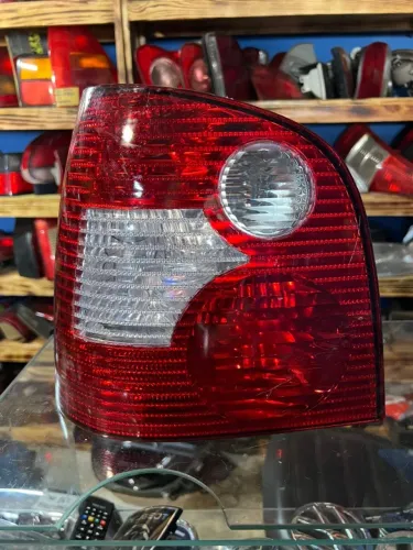 LANTERNA TRASEIRA POLO HATCH 2002-2006 