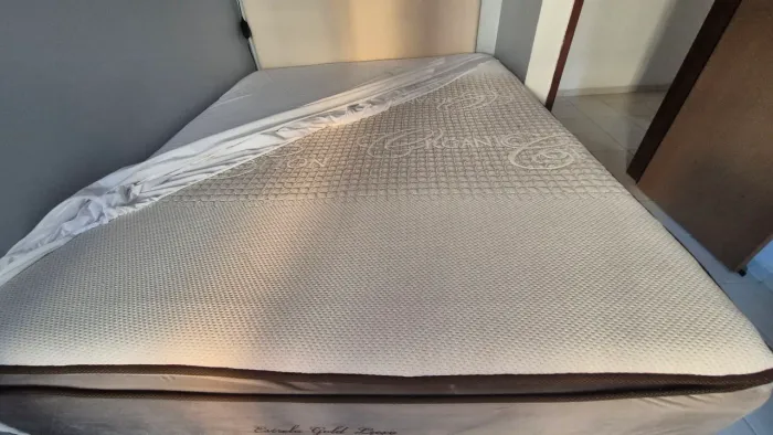 Cama Queen Impecável!!!