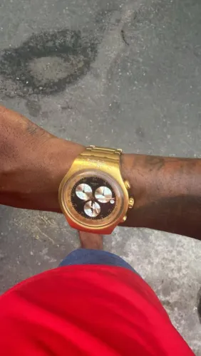 Swatch cara preta