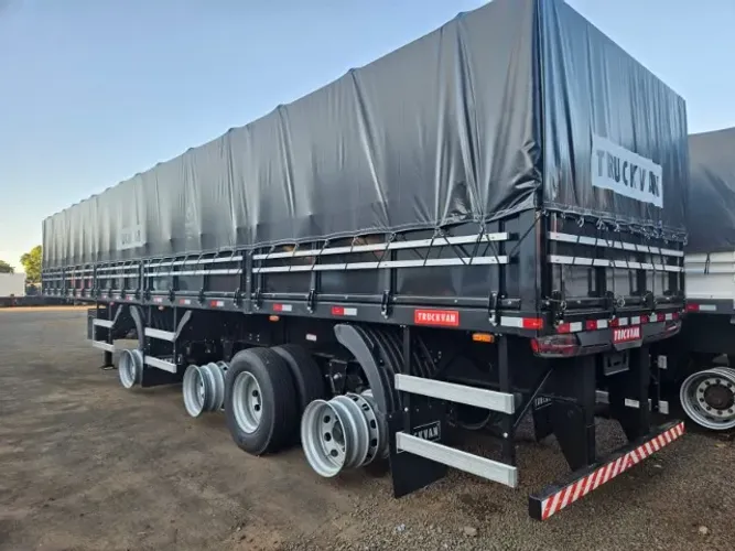 Carreta 4 Eixos Graneleira 13,5m Assoalho Madeira Truckvan