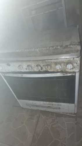 Fogão Dako 6 Bocas com Forno Funcionando - Para Conserto ou Peças