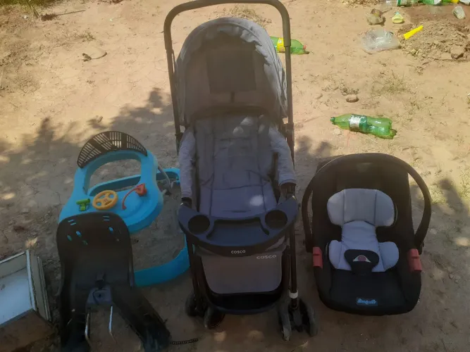 Vendo carrinho de bebê, bebê conforto, andador e Cadeirinha 